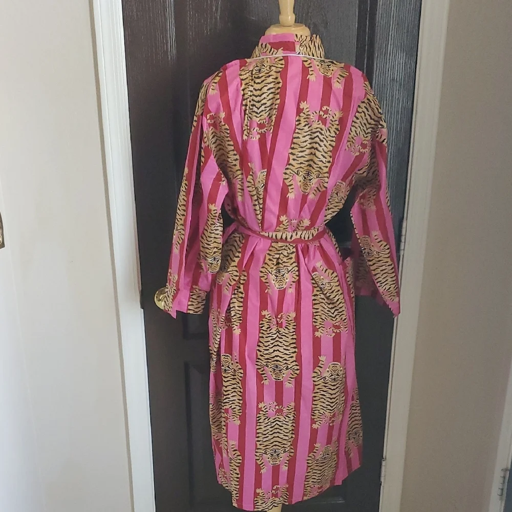 Pink and Black Tiger Robe Nwot - Picture 6 of 6